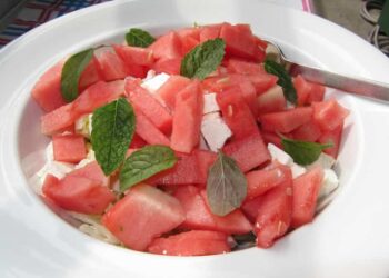 Dieta di agosto, freschezza e benessere per perdere peso in estate: menù settimanale