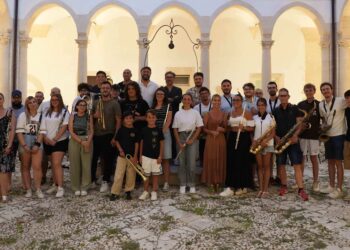 Domenica al chiostro del Liceo Convitto di Modica, Bandautore: un incontro tra 2 universi