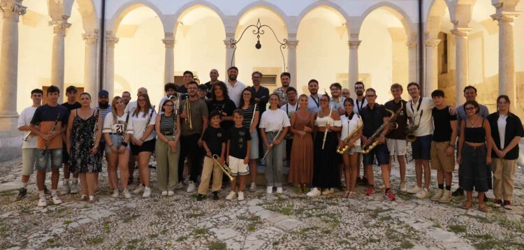 Domenica al chiostro del Liceo Convitto di Modica, Bandautore: un incontro tra 2 universi