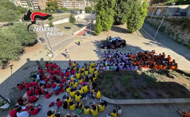 Modica: l'Arma dei Carabinieri tra i giovani, l'incontro a Crisci Ranni