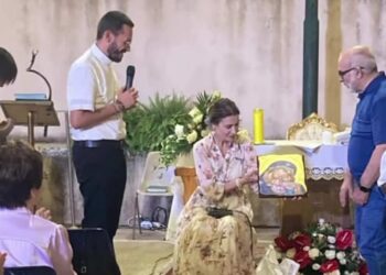 Claudia Koll a Modica: la conversione dell'ex attrice incanta la festa di Sant'Anna