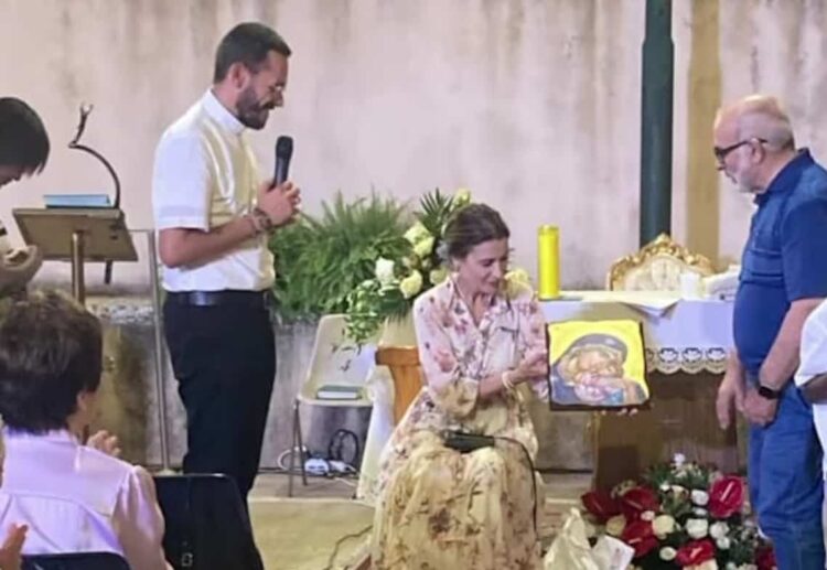 Claudia Koll a Modica: la conversione dell'ex attrice incanta la festa di Sant'Anna