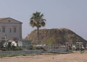 Scicli, sarà rimosso domani il cumulo di sabbia dragata dal porto di Donnalucata