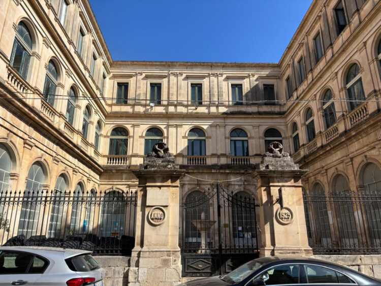 Scuola Lipparini, nuova facciata, nuovo immobile. Gli studenti saranno trasferiti