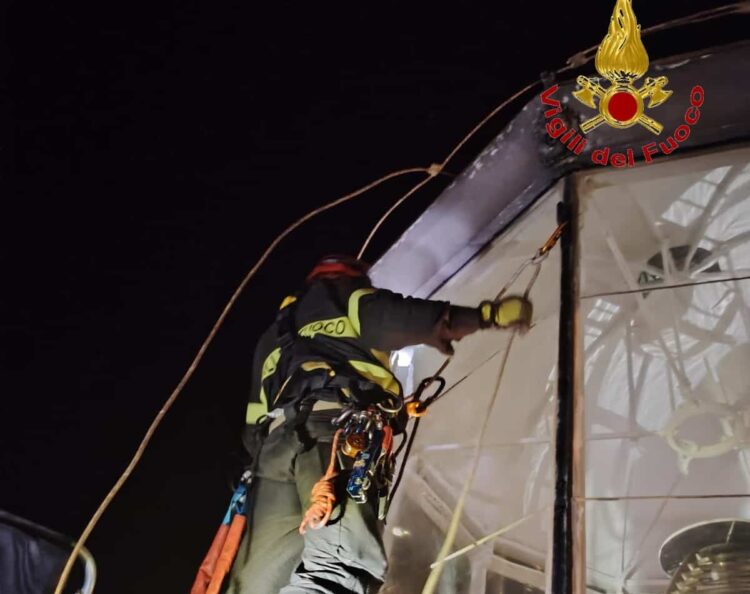 Punta Secca: intervento dei Vigili del Fuoco per pannello instabile sul Faro