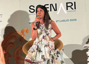 Geppi Cucciari incanta Modica: Uno Spettacolo di Vita tra risate e riflessioni