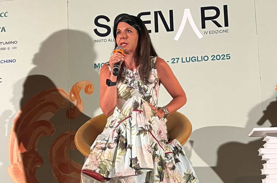 Geppi Cucciari incanta Modica: Uno Spettacolo di Vita tra risate e riflessioni