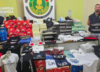 Caltanissetta: denunciati 3 commercianti e sequestrati oltre 3.000 articoli contraffatti