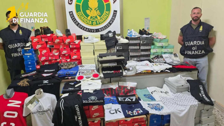 Caltanissetta: denunciati 3 commercianti e sequestrati oltre 3.000 articoli contraffatti
