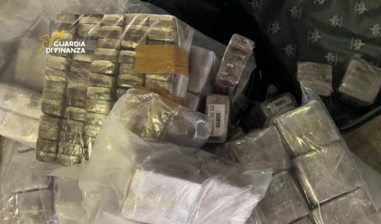 Palermo: sequestrati oltre 70 kg di hashish