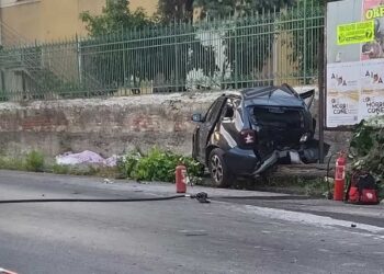 Incidente, schianto tra scooter e auto: morti due 17enni Mattia e Simone