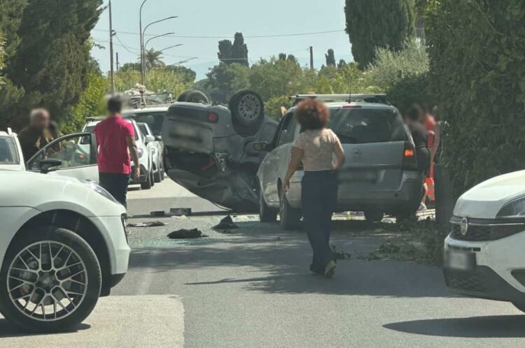 Incidente a Vittoria, coinvolte 3 auto: una si è capovolta
