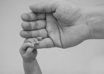 Bonus mamme 2025, ecco chi beneficia del nuovo bonus: requisiti e modalità