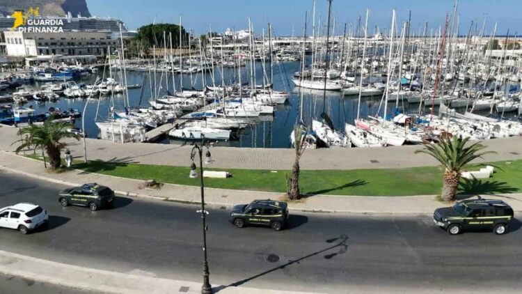 Palermo: sequestrata una delle centrali di produzione clandestina di sigarette