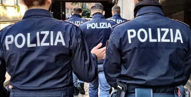 Marina di Ragusa, pattuglie appiedate della Polizia di Stato sul lungomare
