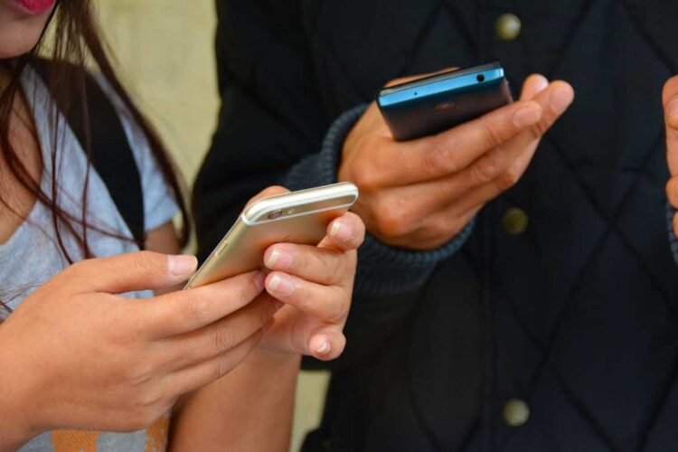 Bitchat, app di messaggistica che non ha bisogno di internet: sfida WhatsApp