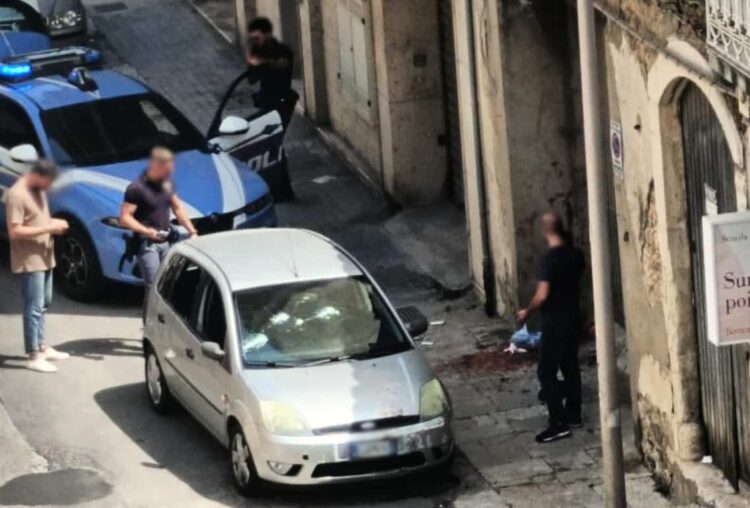 Vittoria, via Gaeta: mistero e allarme per macchie di sangue su un marciapiede
