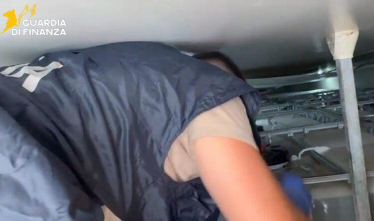 Catania: sequestrati 45.000 litri di carburante di contrabbando e denunciati a piede libero 3 soggetti