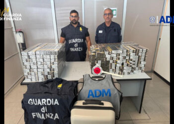Palermo: arrestati in aeroporto 2 passeggeri con 64 kg di sigarette di contrabbando