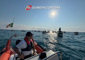 Pozzallo, salvati una donna e 2 ragazzi a bordo di un kayak trascinati al largo dalle correnti