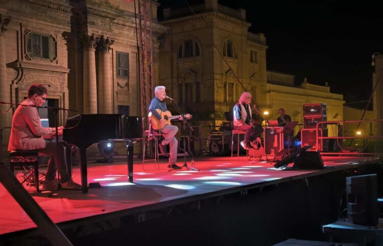 Ron sul sagrato della cattedrale di Ragusa: straordinario concerto