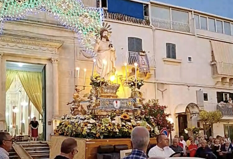 Santissimo Salvatore, ieri sera a Chiaramonte Gulfi la processione con il simulacro