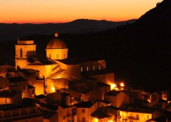 Petralia Sottana: oggi di Pietra e di Stelle, un itinerario notturno tra arte, storia e memoria