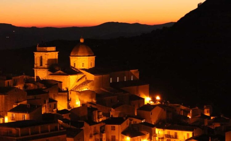 Petralia Sottana: oggi di Pietra e di Stelle, un itinerario notturno tra arte, storia e memoria