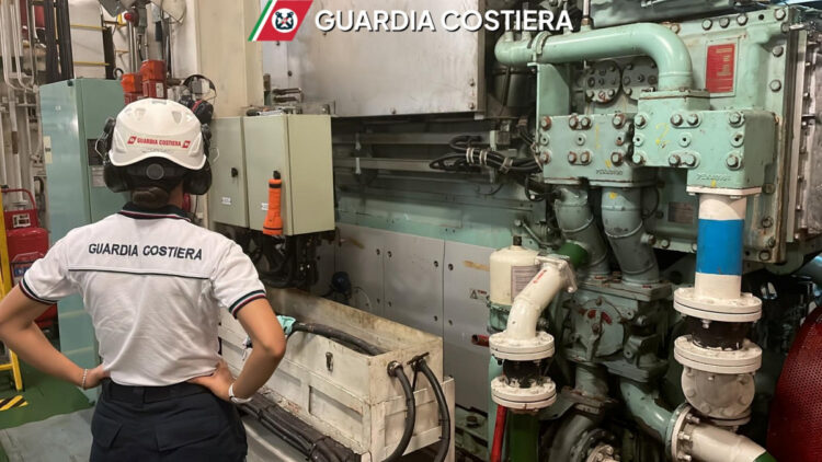 Pozzallo: Guardia Costiera sanziona mercantile per informazioni non corrette sui rifiuti di bordo