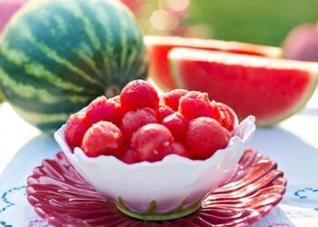 Dieta, l'abbronzatura perfetta comincia dalla tavola: i segreti per un colorito sano e duraturo