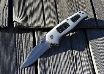 Vittoria, egiziano irregolare trovato con un coltello a serramanico, denunciato ed espulso