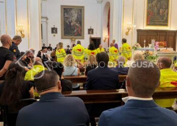 Silenzio e dolore a Modica per l'ultimo saluto a Roberta Occhipinti