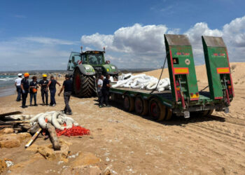 Peschereccio incagliato, ultima operazione di rimozione lunedì