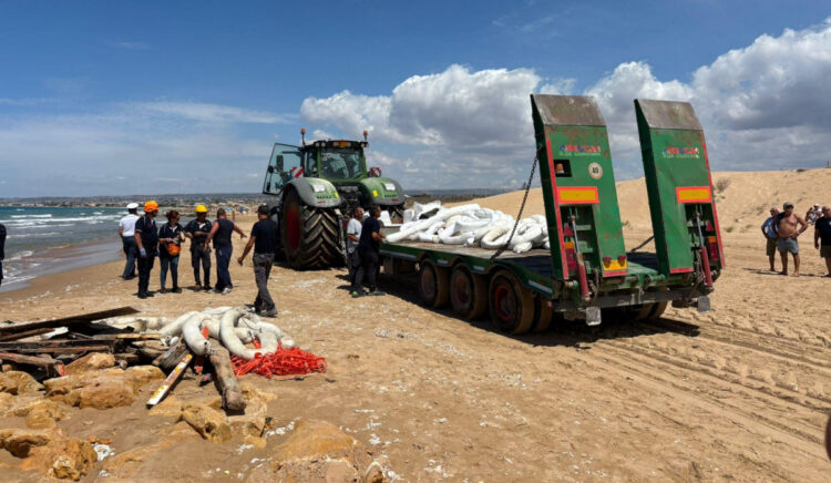 Peschereccio incagliato, ultima operazione di rimozione lunedì