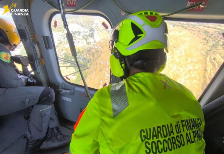 Catania, turista si infortunato ai laghetti di Cavagrande: soccorso