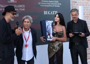 Venezia 82: la siciliana Floriana Gentile ritira i premi Cine Awards 2025