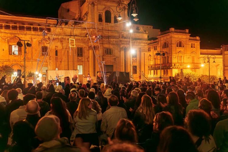 Ibla Buskers compie 30 anni: la grande festa di strada abbraccia tutta Ragusa