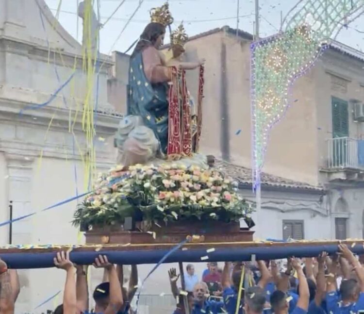 Tripudio di colori a Comiso