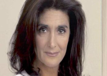 Un Anna Marchesini una e trina nell’opera di Daniela Montemagno a Sampieri