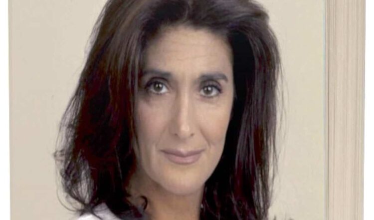Un Anna Marchesini una e trina nell’opera di Daniela Montemagno a Sampieri
