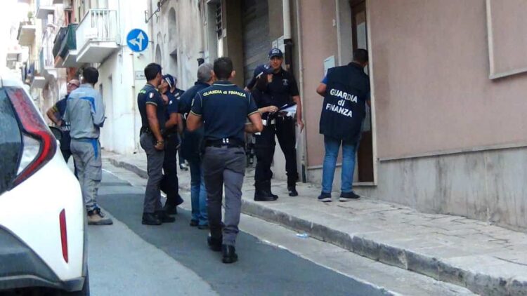Ragusa, controlli porta a porta in centro storico: nel mirino degrado e illegalità