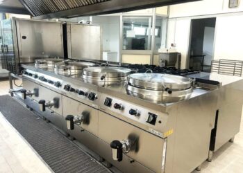 Comiso, il servizio di refezione scolastica parte in anticipo: si accendono i fornelli delle cucine