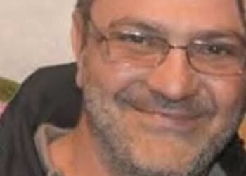 Incidente, fuoristrada sfonda muretto e si schianta su una casa: muore Giuseppe Carpita di 53 anni
