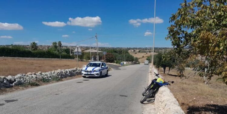 Incidente Modica, con la moto finisce contro un muro a secco: miracolato