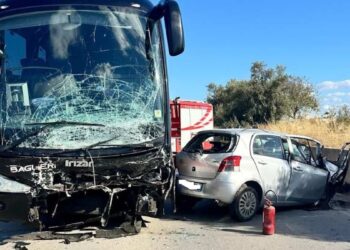 Incidente tra Noto e Pachino, scontro tra pullman e auto: morta una 45enne