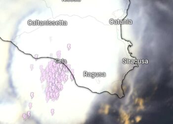 Maltempo Sicilia, cella temporalesca nel mare: in arrivo pioggia e temporali anche a Ragusa