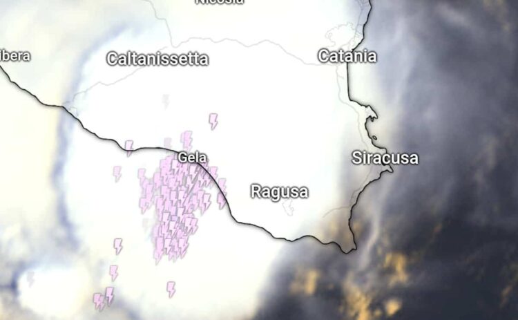 Maltempo Sicilia, cella temporalesca nel mare: in arrivo pioggia e temporali anche a Ragusa
