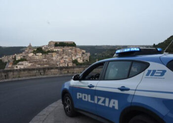 Ragusa, maltrattamenti alla compagna: braccialetto elettronico per un 45enne