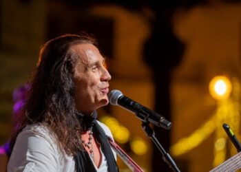 Povia incanta Pozzallo: straordinaria esibizione