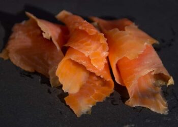 Salmone norvegese affumicato, alert listeria: il Ministero richiama il lotto